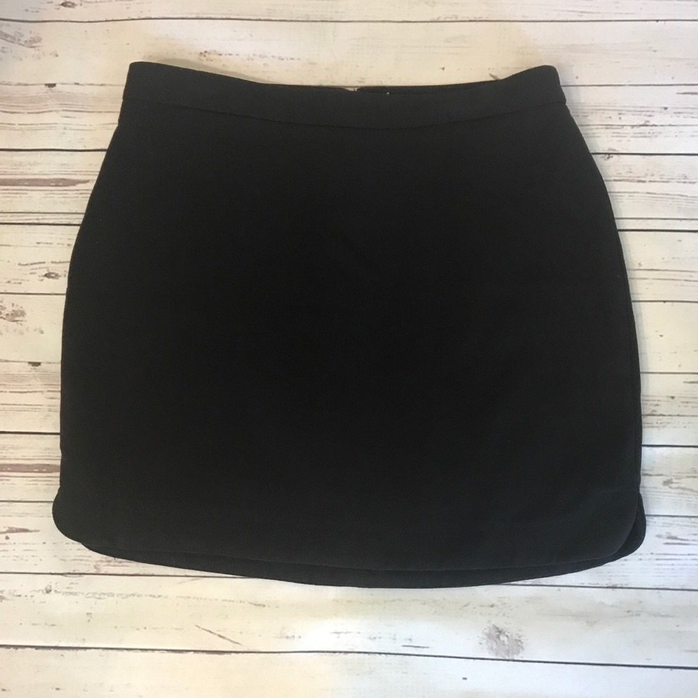 Forever 21 Black Dolphin Hem Skirt
